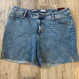 Ava and Vic Bermuda shorts